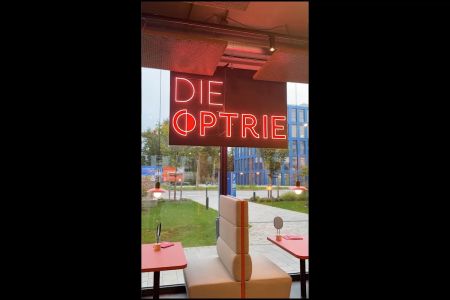 Neue Serie - Unser Mieter stellt sich vor - Folge 1: DIE OPTRIE